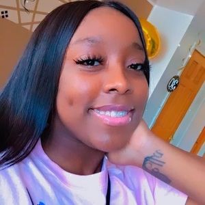 Meet your Posher, Carisma